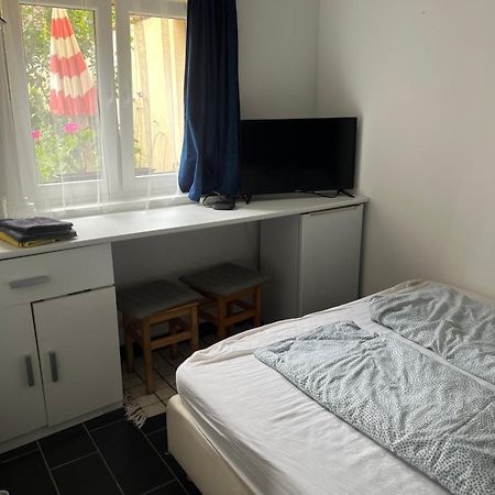 Kerti Franciaagyas Apartman Vac Exterior photo